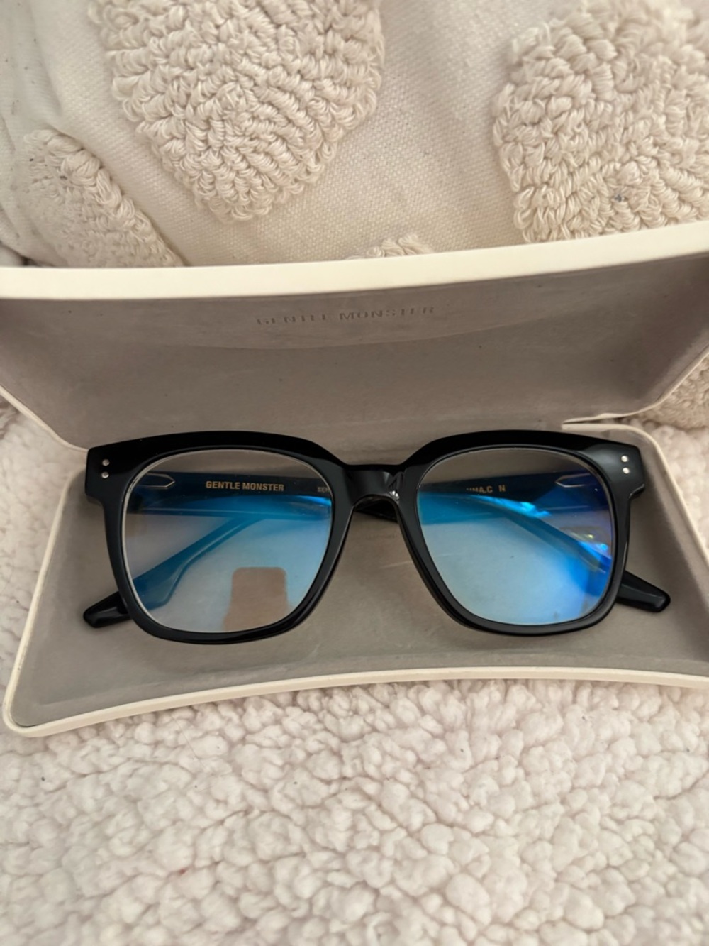 Gentle Monster UNA C Black Frame Sunglasses with Blue Lenses